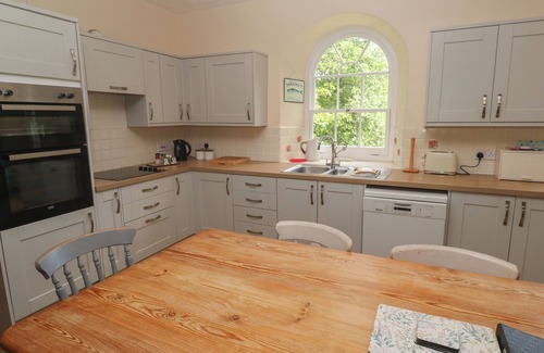 Truro Cottage | BEGGARS ROOST, pet friendly, with open fire in Penhallow