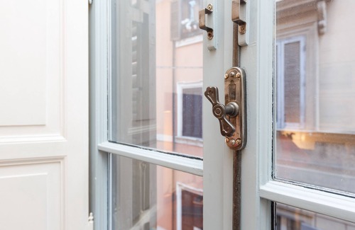 Rione IV Campo Marzio Apartment | Behind corner Spanish steps confortable and spacious AC & wifi