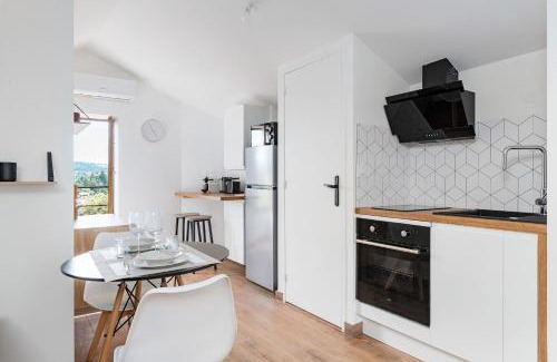 Saint-Just-Saint-Rambert Apartment | Beige Hospitalité Noemie vue
