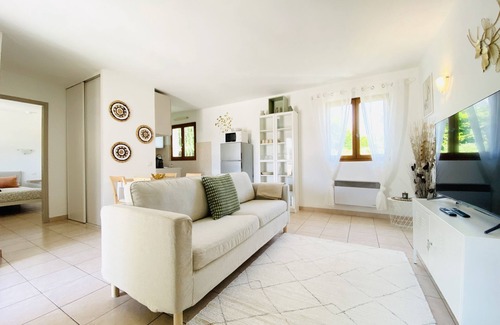 Saint-Tropez City Centre Apartment | Bel Appartement au Coeur du Village de Saint-tropez