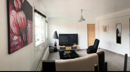 Templemars Apartment | Bel appartement cosy très calme avec parking privé