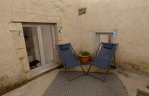 Mutigney Apartment | Bel Appartement en Plein Centre du Village de Pesmes, Tout Équipé