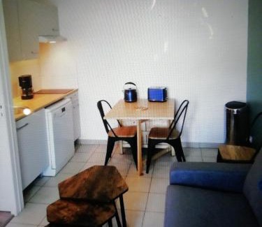 Bernieres-sur-Mer Apartment | Bel appartement avec jardin à 50m des plages du debarquement