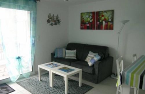 Etel Apartment | Bel appartement moderne avec balcon proche plage et port d'Étel - FR-1-479-59