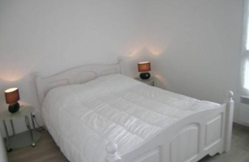 Etel Apartment | Bel appartement moderne avec balcon proche plage et port d'Étel - FR-1-479-59