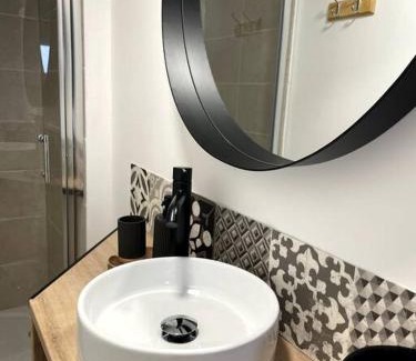 Moulins Apartment | Bel appartement sur cour plein centre ville et parking