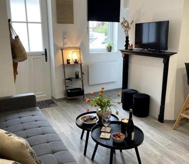 Moulins Apartment | Bel appartement sur cour plein centre ville et parking