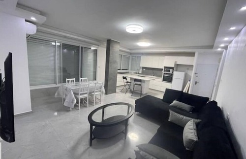 Netanya Apartment | Bel Appartement sur le Kikar
