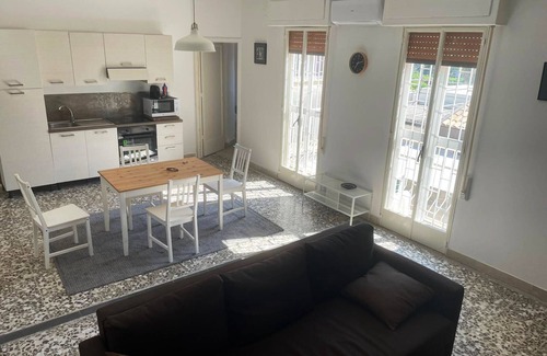 Santa Lucia Apartment | Bel Endroit, pas Encore Surpeuplé ,très Agréable à Coté de la mer