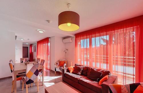 Lamalou-les-Bains Apartment | Bel F3 climatisé avec parkings, terrasse et vue sur montagnes à 50m du centre et des thermes - FR-1-451-213