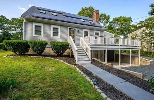 Mashpee House | Bela Vida - Steps to John's Pond, Spacious, 4 Bedroom, 3 Bathroom, Sleeps 10