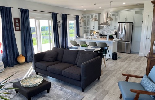 French River Villa | Bela Vista Getaway - Water views, Dreamy Sunsets and Star Gazing. Pet-Friendly!