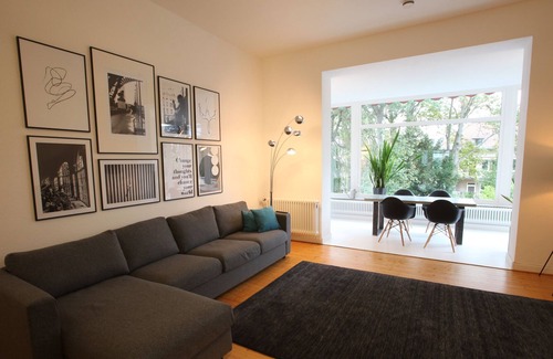 Lindenthal Apartment | Beletage: Quiet 3-room apartment (115 sqm) with terrace - top location near the city forest