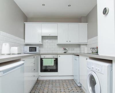 Belfast Central District Apartment | Belfast Quarters: Modern City Centre Hub 3 Bed