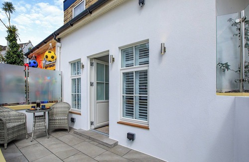 Torquay City Centre Cottage | Belgrave Sands Apartment