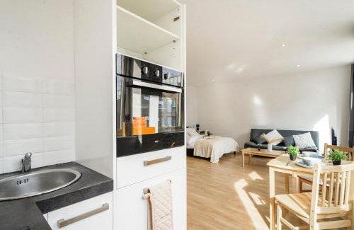 Borehamwood Apartment | Belgravia Apartments - Spacious Private Studio 89 with parking