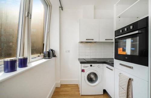 Borehamwood Apartment | Belgravia Apartments - Spacious Private Studio 89 with parking
