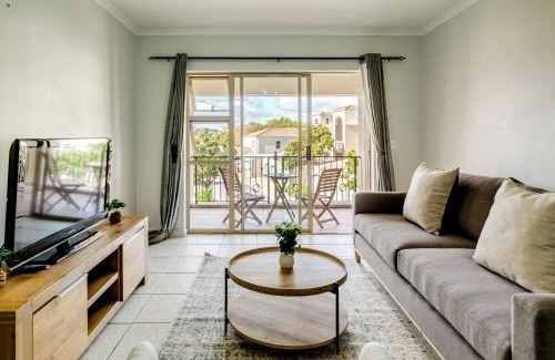 Cape Town Apartment | Belina - Bougain Villas Estate View