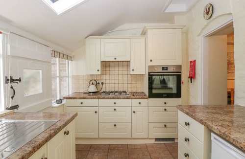 Dorchester Cottage | BELL COTTAGE, pet friendly, with open fire in Dorchester
