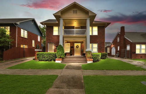 Greater East End House | Bell St Bungalow in EADO w/Patio+Parking