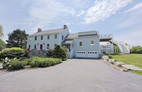 Gloucester House | Bell View: Private tennis court and an in-law suite.
