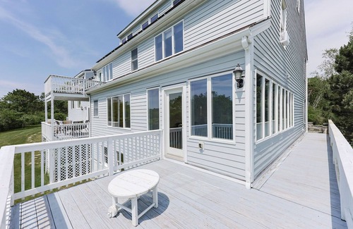 Gloucester House | Bell View: Private tennis court and an in-law suite.