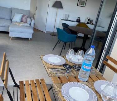 Dinard Apartment | BELLA CRUZ 66 m2 prestations premium, wifi, balcon, parking avec borne de recharge électrique, plage Prieuré, Commerces