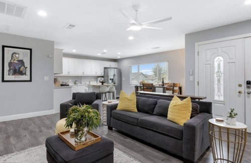 Grant Hill Villa | Bella| Heated Pool/Spa|Downtown|Freeways|Beaches