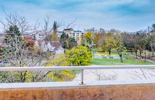 Troyes Apartment | Bella Luna III - Elégant appartement centre ville - Parking gratuit - Wifi ultra rapide-Appareil Massage-Netflix-Jeu société