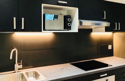 Troyes Apartment | Bella Luna III - Elégant appartement centre ville - Parking gratuit - Wifi ultra rapide-Appareil Massage-Netflix-Jeu société