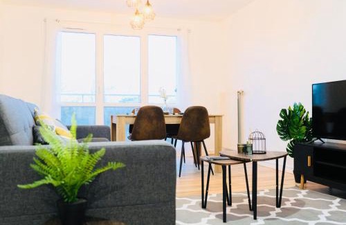 Troyes Apartment | Bella Luna III - Elégant appartement centre ville - Parking gratuit - Wifi ultra rapide-Appareil Massage-Netflix-Jeu société