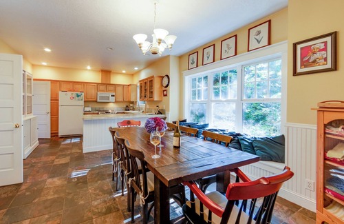 Manzanita House | Bella Mar- Beautiful 4 bdrm home, Hot tub, Dogs Ok, 2 blocks to beach.