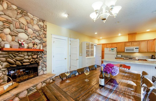 Manzanita House | Bella Mar- Beautiful 4 bdrm home, Hot tub, Dogs Ok, 2 blocks to beach.