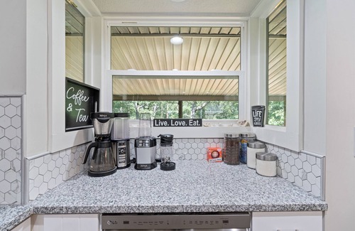 Bella Vista House | Bella's Vista - Hound Dog Haven