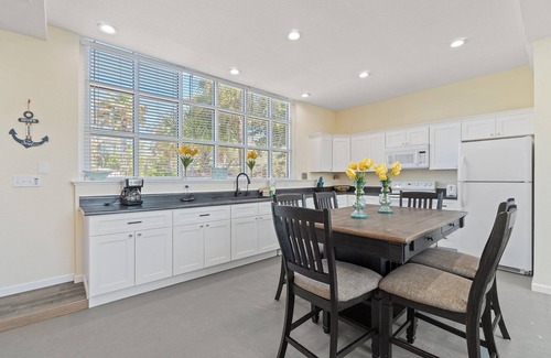 Ono Island House | Bella Villa Loft Suite- Conveniently located near NAS!