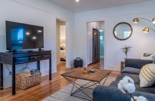 Paso Robles House | Bella Villa- Vine Cottages- Luxury Downtown Bungalow with Private hot tub!