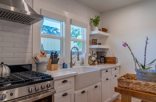 Paso Robles House | Bella Villa- Vine Cottages- Luxury Downtown Bungalow with Private hot tub!