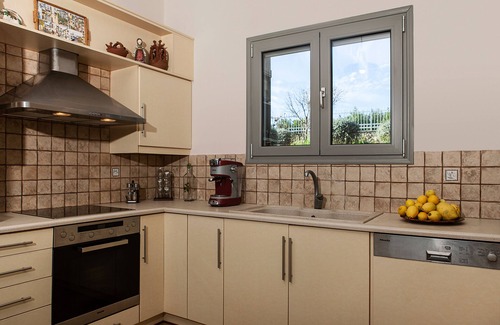 Kilada Villa | Bella Vista 3BR Villa with Pool and Stunning Views by JJ Hospitality-