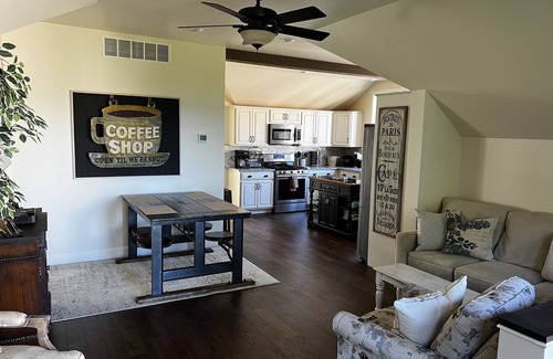 Charlevoix House | Bella Vista Carriage House- Lake Michigan View 2 bedroom 2nd story living space