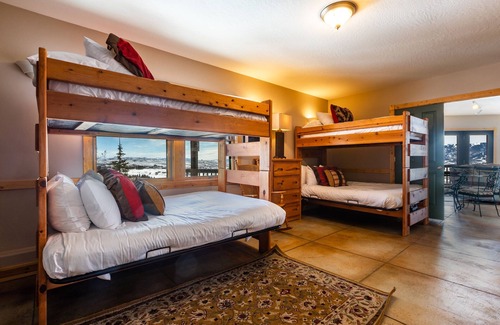 Silver Summit House | Bella Vista Estate Sleeps 21