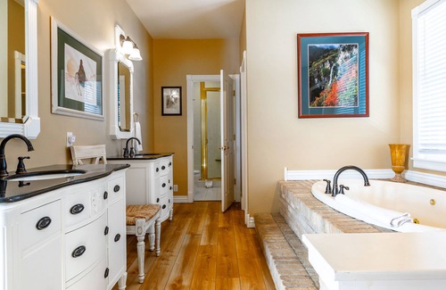 Silver Summit House | Bella Vista Estate Sleeps 21