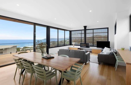 Fairhaven House | Bella Vista I Ocean Views I Walk to Beach