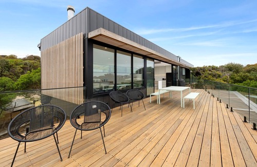Fairhaven House | Bella Vista I Ocean Views I Walk to Beach