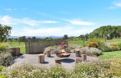 Mansfield House | Bella Vista - Mansfield - Sleeps 8