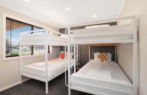 Mansfield House | Bella Vista - Mansfield - Sleeps 8