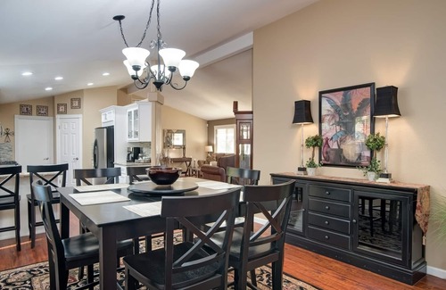 Temecula House | Bella Vista Villa Getaway Private Vineyard With Spa. Relax with Family & friends