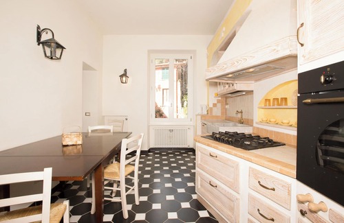 Borgo Antico Apartment | Bellambra Apartment Deluxe. In the historic center 100 meters from the sea and trails.