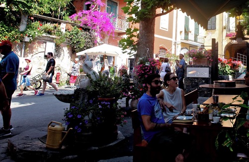 Borgo Antico Apartment | Bellambra Apartment Deluxe. In the historic center 100 meters from the sea and trails.