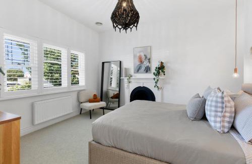South Geelong House | Bellarine cottage- Central Geelong, parking, 2 bedroom, 2 bathroom