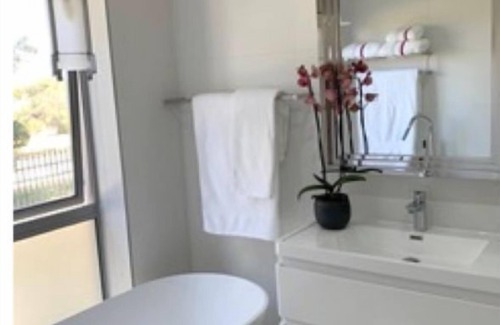 Greater Johannesburg Metropolitan Area Apartment | BellaVida GolfView Luxe Loft